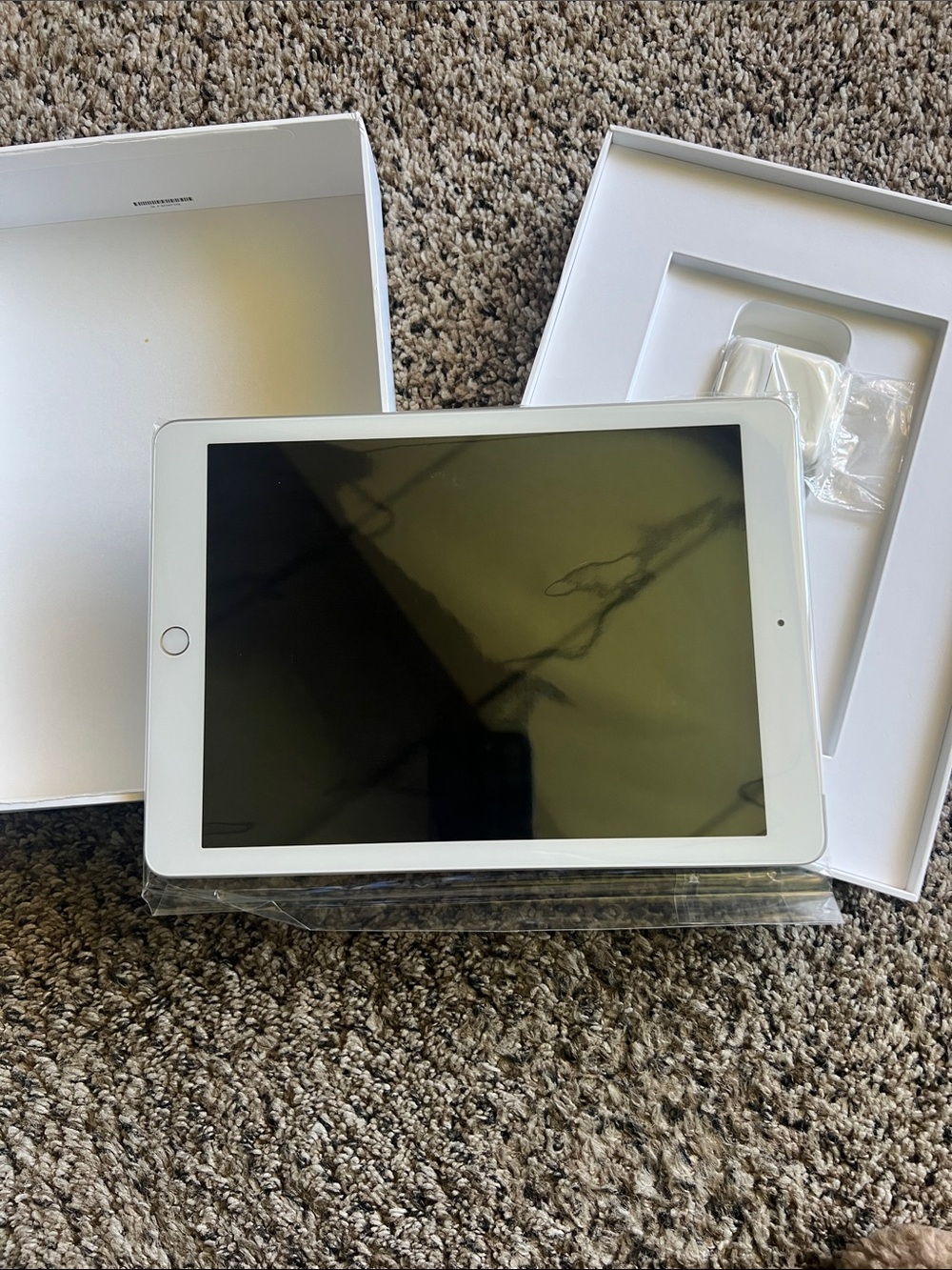 Apple Ipad 6 bundle. - Picture 4 of 9